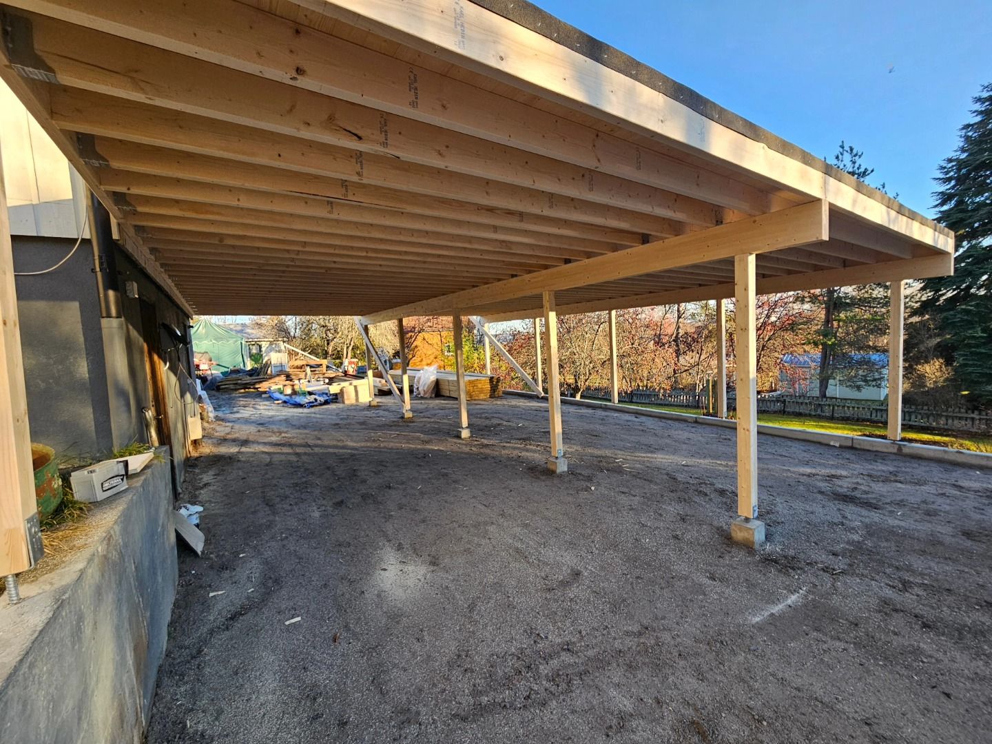 Stomme till carport med bjälklag för soldäck ovanpå